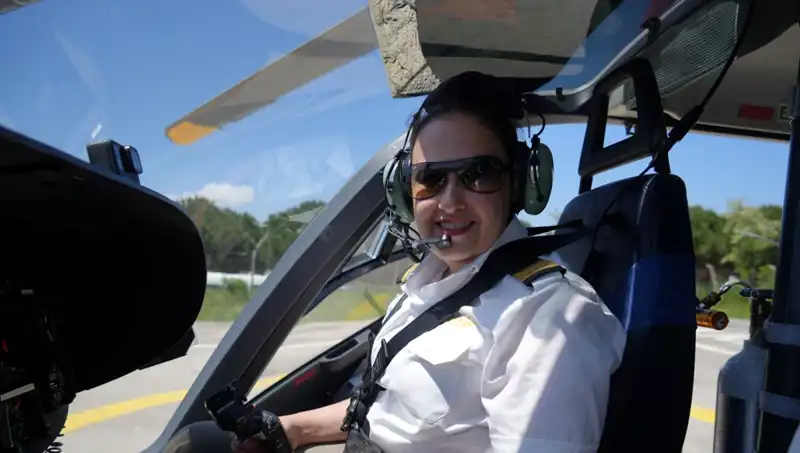 Türkiye’nin Tek Kadın Ambulans Helikopter Pilotu: Yer Çekimine Meydan Okumak