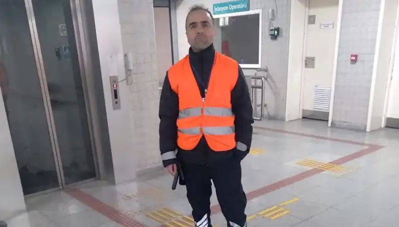Trende Sigara İçen Adam, Uyarı Üzerine Güvenlik Görevlisini Vurdu!