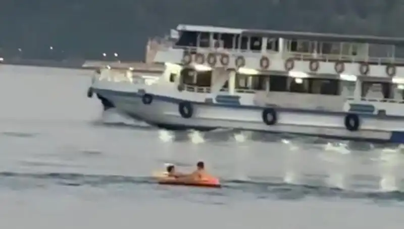 Sarıyer Sahilinde Şaşkınlık Yaratan Olay: İki Çocuk Denize Botla Açıldı