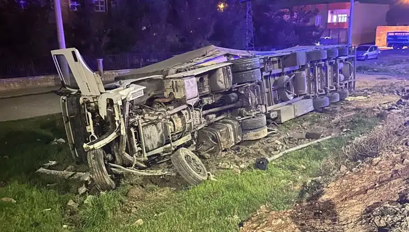 TIR Devrildi: 6 Kişi Yaralandı, Olay Yerinde Korku Dolu Anlar Yaşandı