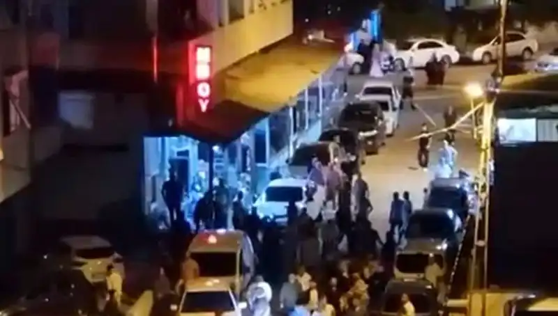 Düğün Çıkışı Kargaşa: Araçla Kalabalığın İçine Daldı