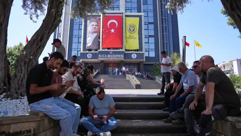 İşçiler Ücretlerini Alamayınca Oturma Eylemiyle Seslerini Duyurdu