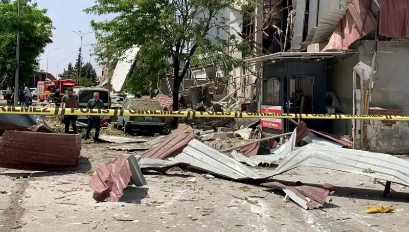Gaziantep'te Fabrika Patladı: Sarsıcı Olayda Yaralılar ve Endişe Verici Bilgiler