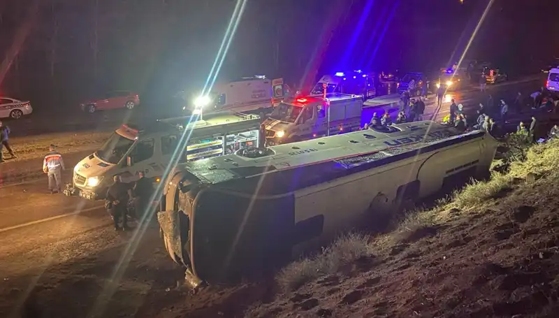 İşçi Servisi Şarampole Devrildi: 23 Yaralı, Korku Dolu Anlar Yaşandı