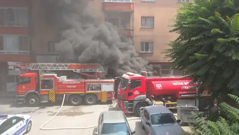 Niğde’de Beyaz Eşya Deposunda Korkutan Yangın: Ekipler Seferber Oldu