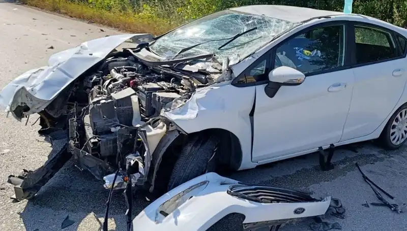 Çanakkale'de Ekim Ayında Trafik Kazası: İki Kişi Yaralandı