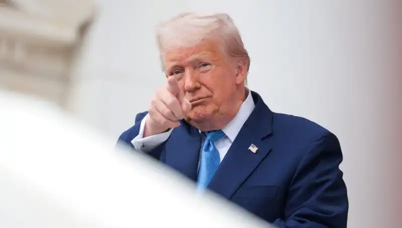 Adalet Bakanlığı'ndan Şok Açıklama: Trump'ın Epstein Belgelerinde İsmine Yer Verildi!