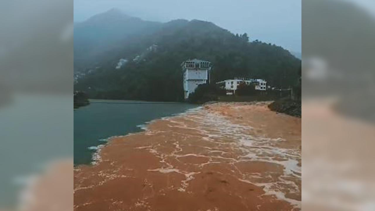 orçka'da Taşan Dereler Çoruh Nehri ile Buluştu
