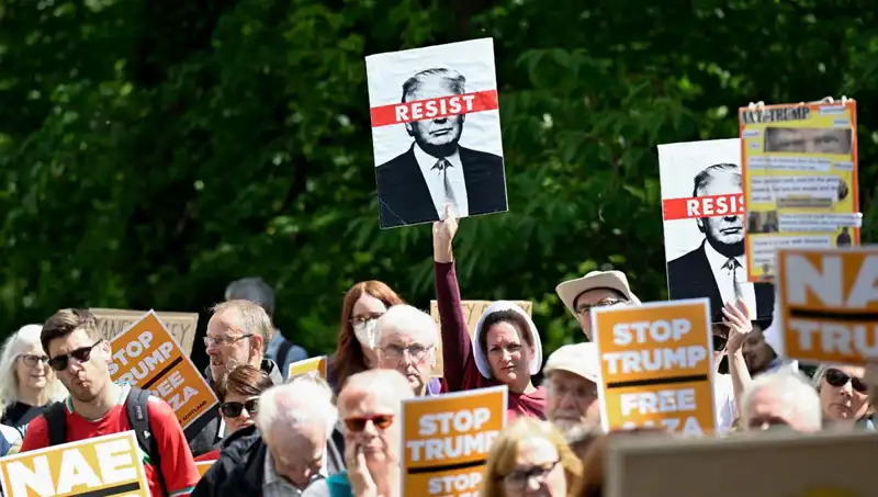 Trump'ın İskoçya Ziyareti: Golf Oynarken Protestolarla Karşılaştı
