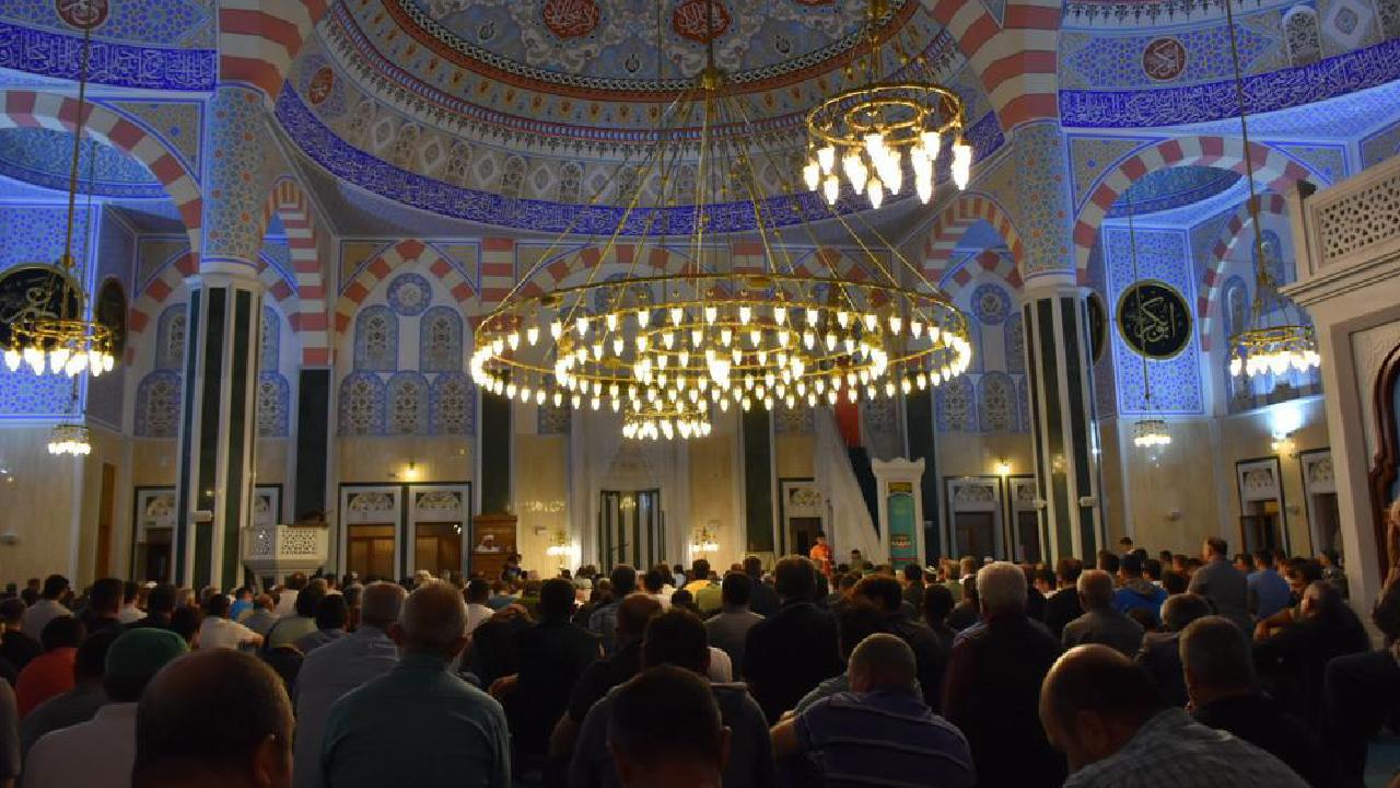 Regaib Kandili'nde Müslümanlar dualarla buluşacak