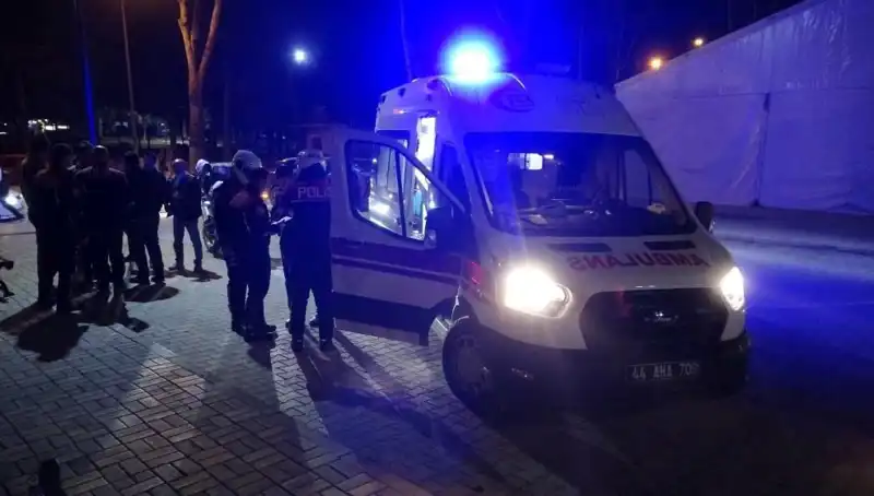 Parkta Silahlı Kavga: İki Grup Araç Kullanarak Saldırdı!