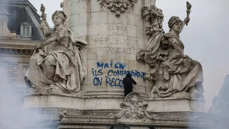 Paris Belediyesi, Grafiticilere Savaş Açıyor: Şehirdeki Duvarlar Yeniden Dönüşüyor