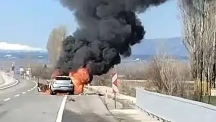 Kütahya'da Seyir Halindeki Otomobil Yangını: Şoke Eden Anlar