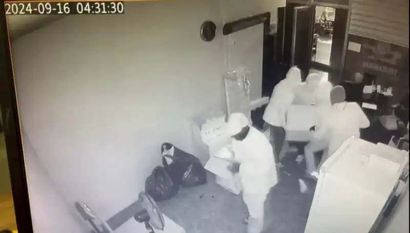Binlerce Liralık Kasa Kutusu: Hırsızlar Sırtlayıp Götürdü!