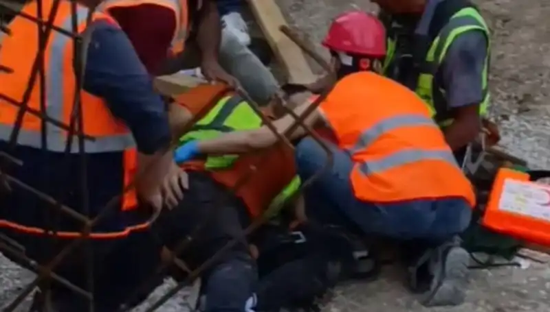 Adana'da İnşaat Faciası: İki İşçi Yaralandı, Olayın Ayrıntıları Ortaya Çıktı