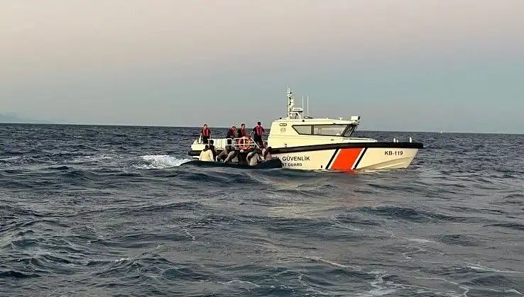 Ayvacık Açıklarında 17 Göçmen Kurtarıldı: Ekipler Olaya Anında Müdahale Etti