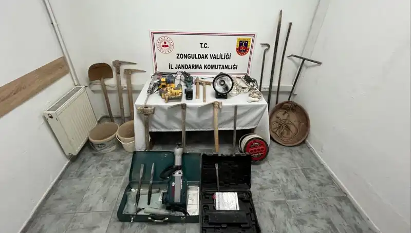 Çaycuma'da Kaçak Kazı Yaparken Suçüstü Yakalanan 5 Kişi