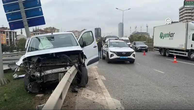 Otoyolda Dehşet Anları: Araç Bariyere Ok Gibi Saplandı!