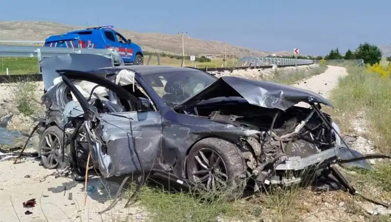 Sivas'ta İki Ayrı Trafik Kazasında Korkutan Bilançoya Ulaşan 9 Yaralı