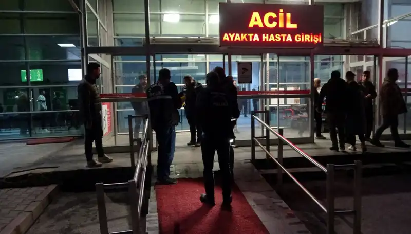 Hastane Acil Servisinde Korkunç Silahlı Kavga: 3 Yaralı