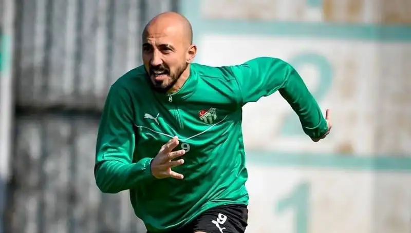 Milli Futbolcunun Yeni İstikameti: 2. Lig'de Kariyerine Devam Edebilir!