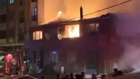 Gaziosmanpaşa'da Şok Yakan Yangın! İki Bina Küller İçinde Kaldı