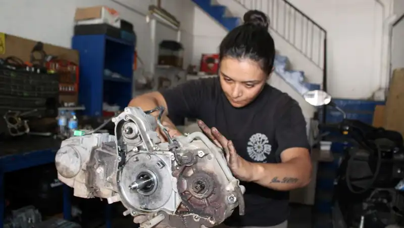 33 Yaşındaki Hayriye’nin İnanılmaz Dönüşümü: Motor Ustası Olma Hikayesi