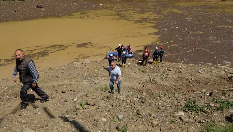 Trabzon'daki Sel Felaketi: Evinde Su Tahliye Eden Adamın Drama Dolu Anları