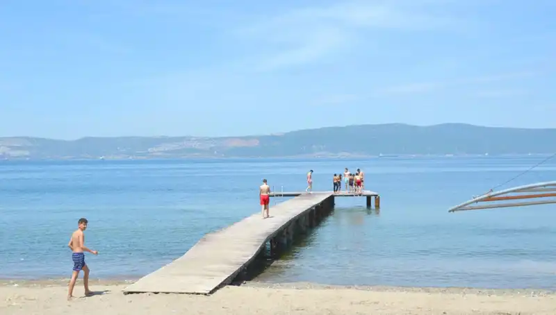 Yaz Geldi! Sıcak Hava Denizi Severlerin Yüzme Keyfini Artırıyor