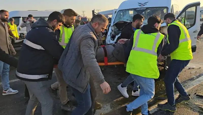 İki İşçi Servisi Kafa Kafaya Çarpıştı: Kaza Anı ve Sonrası