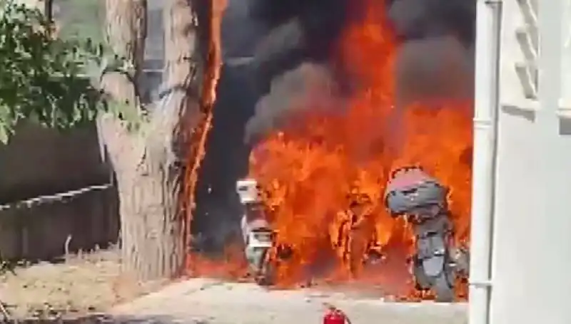 Park Halindeyken Alev Alev Yanan 6 Motosiklet Olayı Şok Etti!