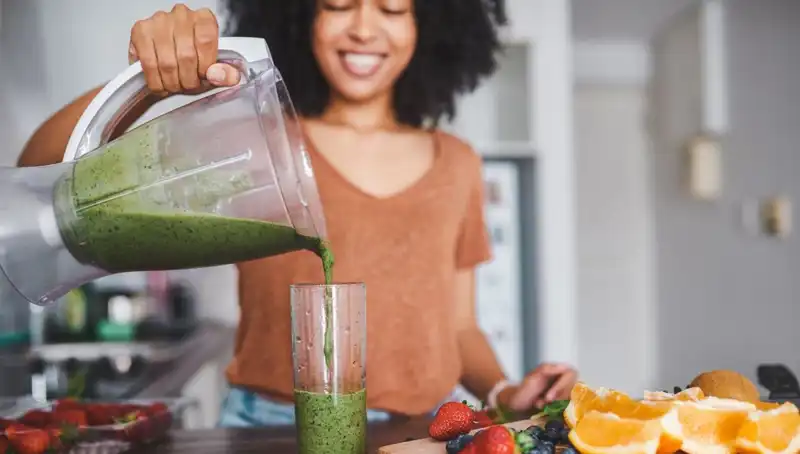 Smoothie mi, Meyve Suyu mu: Sağlık İçin Hangisi Daha İyi Seçim?