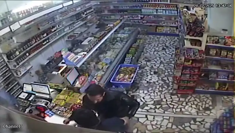 Cezaevi Firarisi Markette Şok Anlar Yaşattı: Bıçakla ve Mermerle Dehşet Salardı