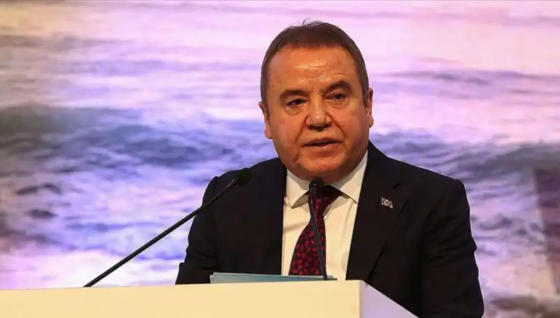 Antalya'nın Kaderini Değiştiren Adam: Muhittin Böcek Kimdir?