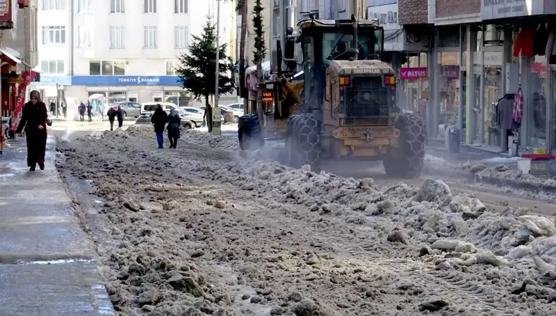 Sarıkamış'ta Kış Hazırlıkları Hızlanıyor: Kar ve Buzlar Temizleniyor