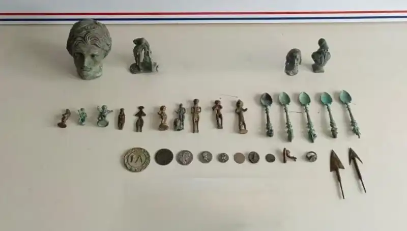 Roma Dönemine Ait Tarihi Eserler Piyasaya Sürülmeden Ele Geçirildi!