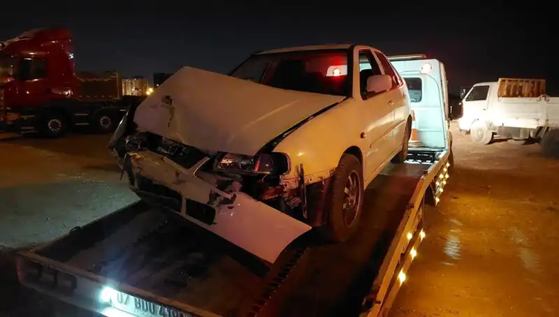 Kamyonet ile Otomobil Çarpıştı! Olayda Bir Kişi Yaralandı
