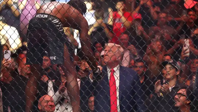 Trump, Beyaz Saray Bahçesi'nde UFC Maçı Düzenliyor!