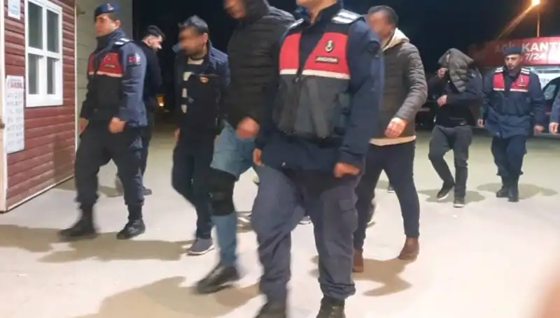 Bağ Evinde Yüzlerce Kişinin Katıldığı Uyuşturucu Partisi Baskınla Bitirildi