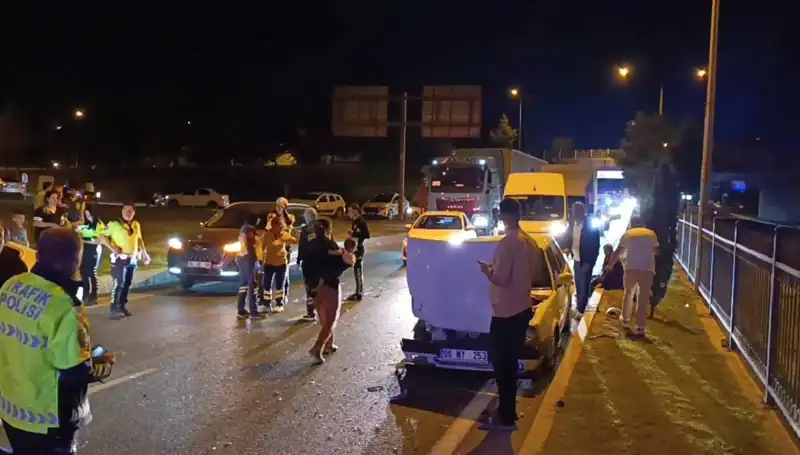 Otoyolda Kuralsız Geri Dönüş Yaptı: İkisi Çocuk Dört Kişi Yaralandı