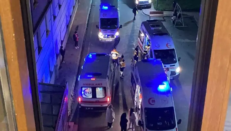 Akşam Yemeğinden Zehirlenen 53 Öğrenci Hastaneye Kaldırıldı: Olayın Detayları