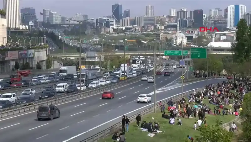 Deprem Sonrası Trafikte Yoğunluk Rekor Seviyelere Ulaştı