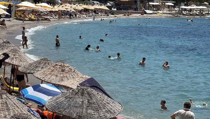Hava Sıcaklığı Rekor Kırdı: Plajlar Dolu, Serinleme Yöntemleri Tükeniyor!