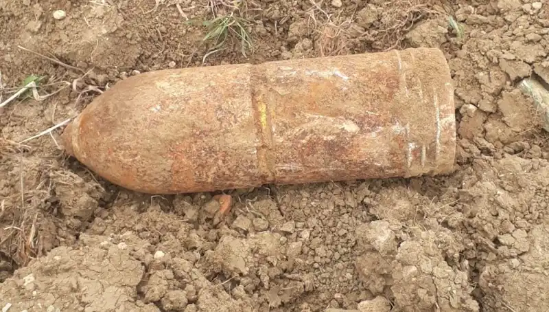 Çanakkale'de Tarih Uyanıyor: Patlamamış Top Mermisi Bulundu