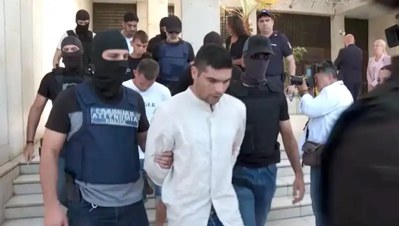 Atina'da Profesör Cinayeti: 5 Gözaltı ile Olayın Ardındaki Gizem Derinleşiyor