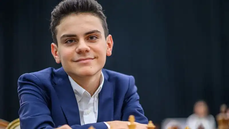 17 Yaşındaki Türk Sporcunun Tarihi Zaferi: Dünya Şampiyonunu Yendi