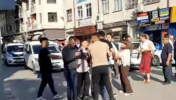 Gazinin Trafikte Darp Edilmesi: O Anlar Kameralara Yansıdı