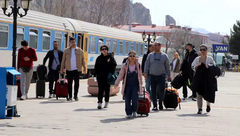 İranlı Turistlerin Nevruz'da Van'a Yoğun İlgi Gösterdiği Gözlemleniyor