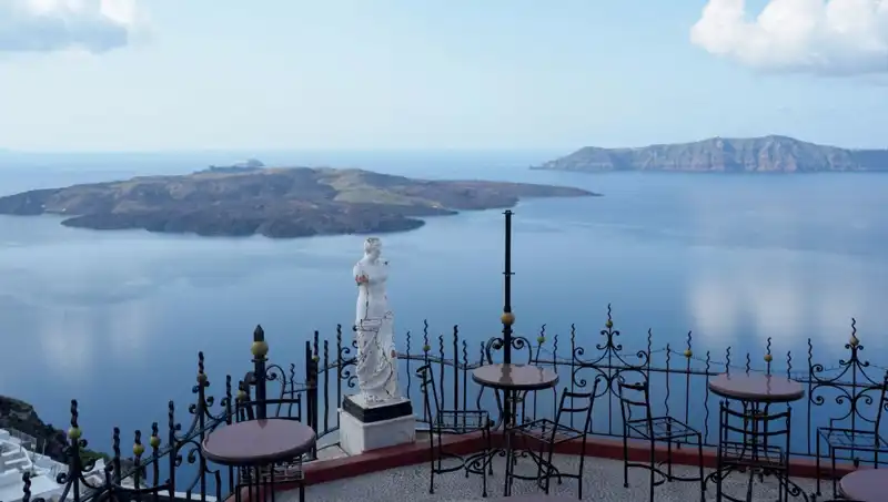 Santorini’nin Geleceği Tehlikede: Ada Sulara Gömülme Riskini Artırıyor!