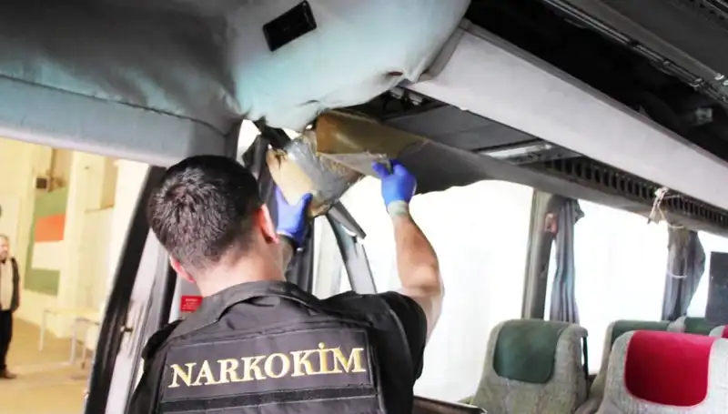 Sınırda Dehşet: Otobüste 77 Kilo Uyuşturucu Yakalandı